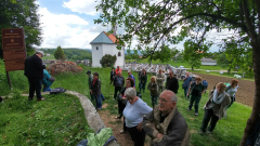 089.-...strma-kamnita-oblala-so-apnenci-jurske-starosti...